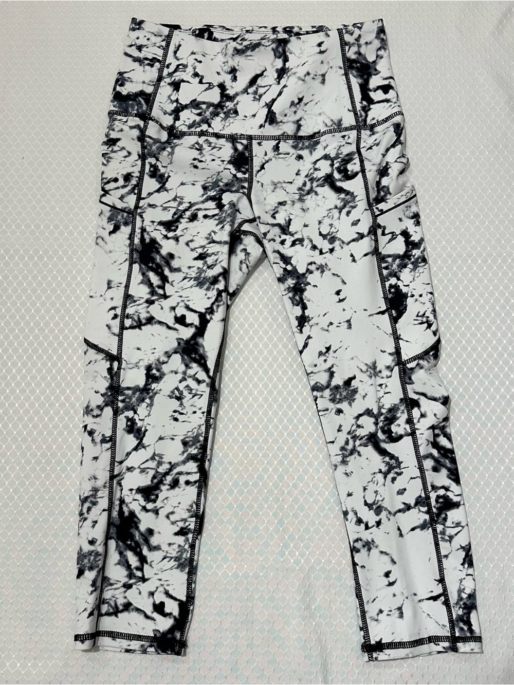 EUC! Black & White Marble-Print Capri Leggings